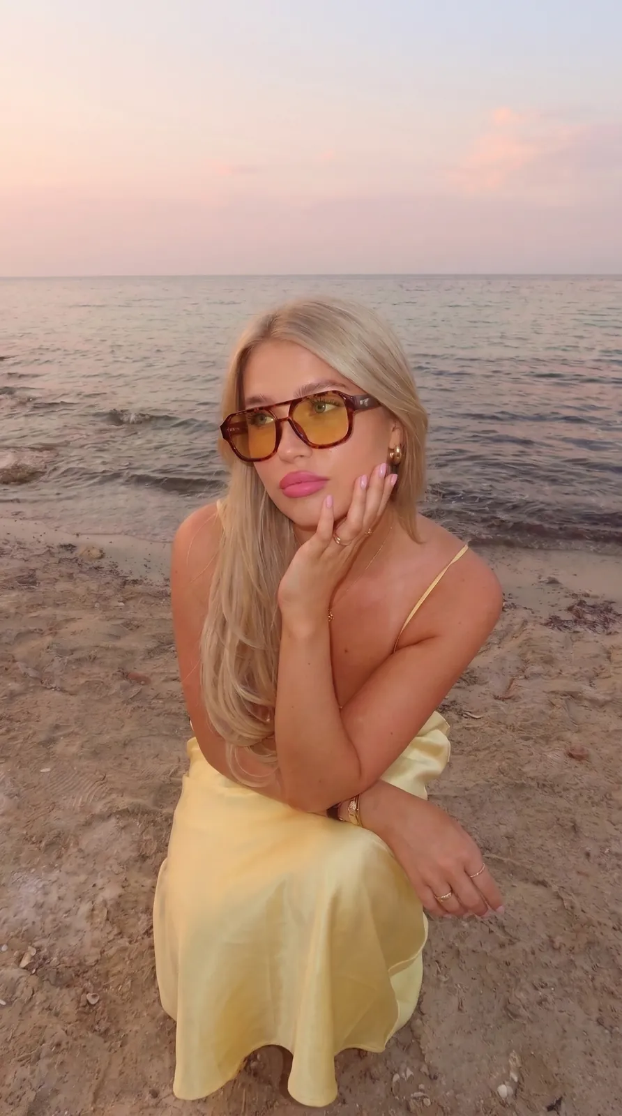 Model wearing HYRO sunglasses on the beach