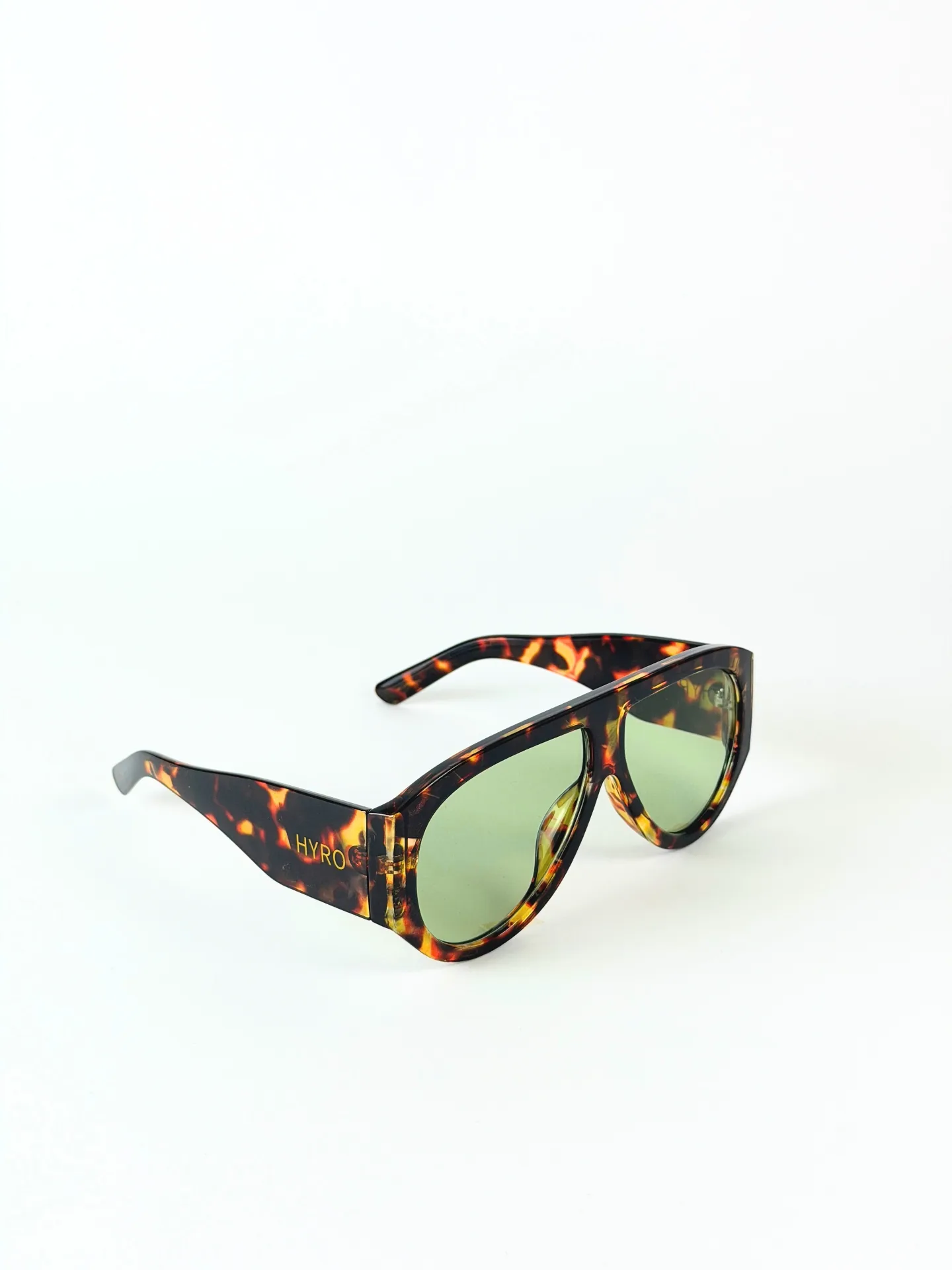 HYRO® Glacier Tortoise — three-quarter view